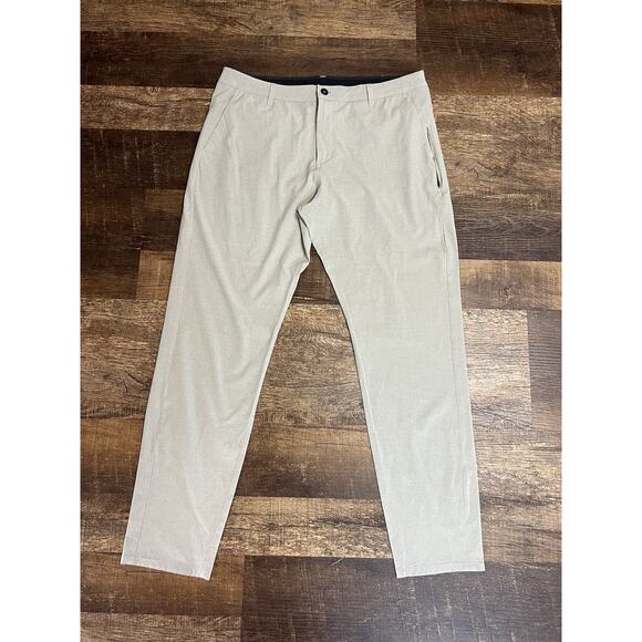 NWOT Vuori Aim Pants Mens 36x32 Khaki Chino Stretch Lightweight V431 Golf - Picture 5 of 8